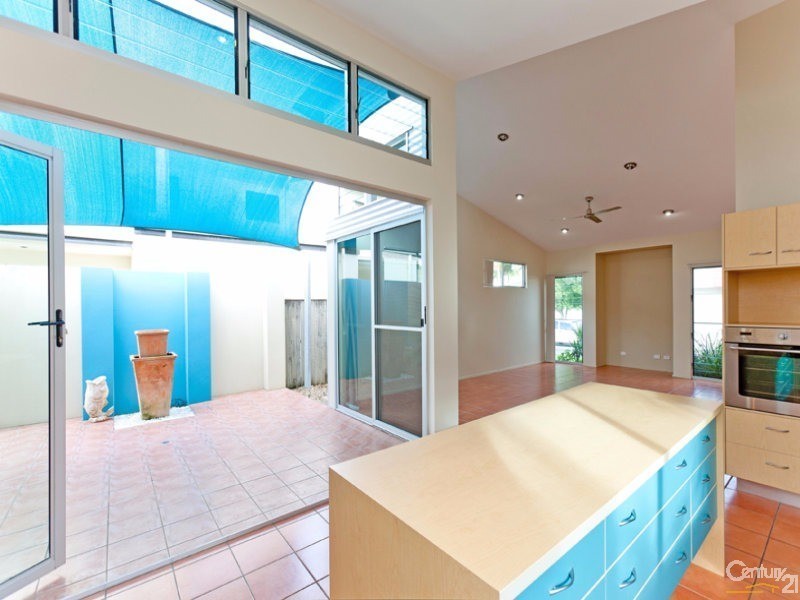 5 Corfu Street, Parrearra QLD 4575