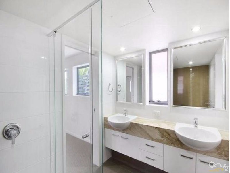 1/81 Buderim Avenue, Mooloolaba QLD 4557