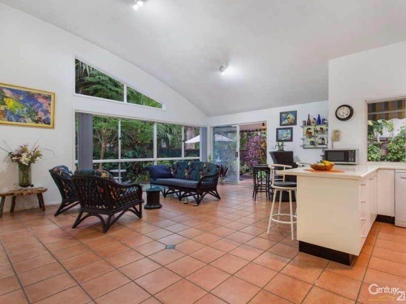 17 Admiralty Drive, Alexandra Headland QLD 4572