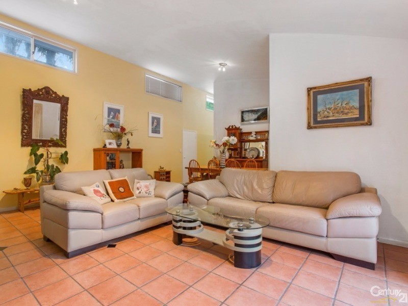 17 Admiralty Drive, Alexandra Headland QLD 4572