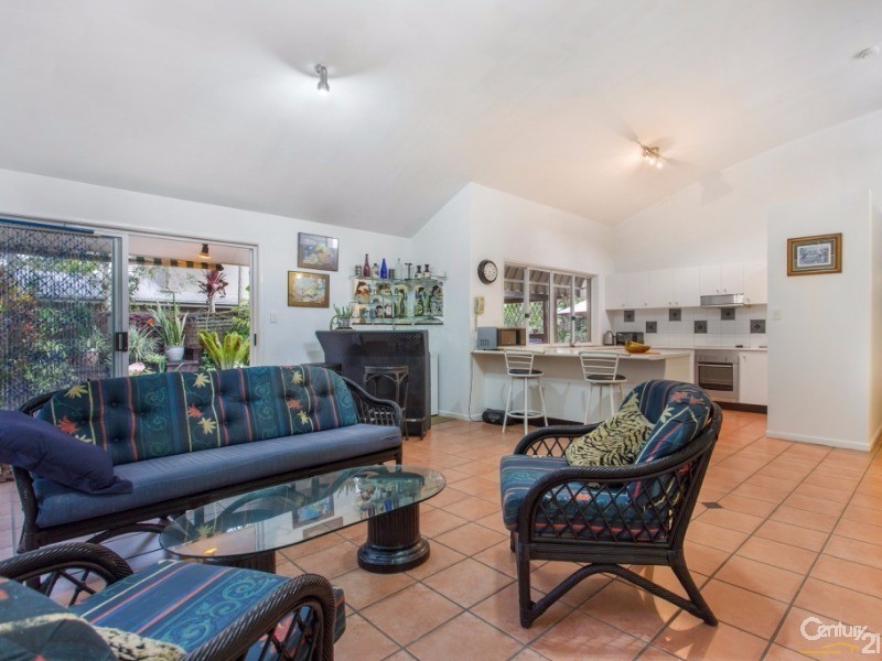 17 Admiralty Drive, Alexandra Headland QLD 4572