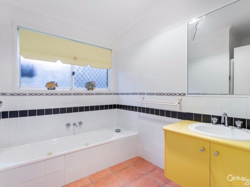 17 Admiralty Drive, Alexandra Headland QLD 4572