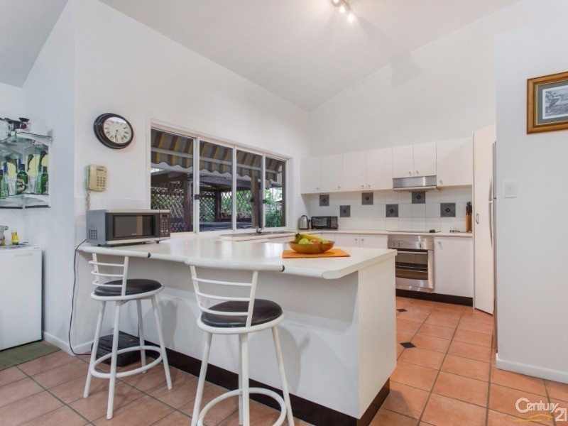 17 Admiralty Drive, Alexandra Headland QLD 4572