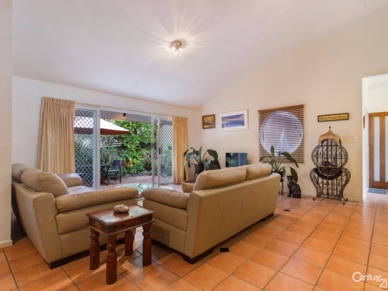 17 Admiralty Drive, Alexandra Headland QLD 4572