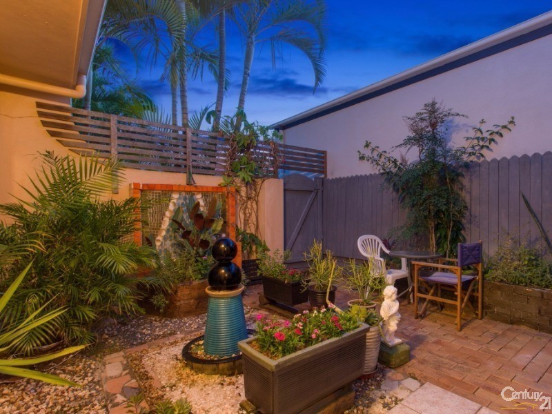 17 Admiralty Drive, Alexandra Headland QLD 4572