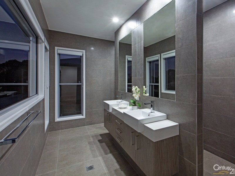 61 Waterway Drive, Birtinya QLD 4575