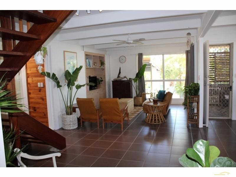 25 Victor Street, Alexandra Headland QLD 4572