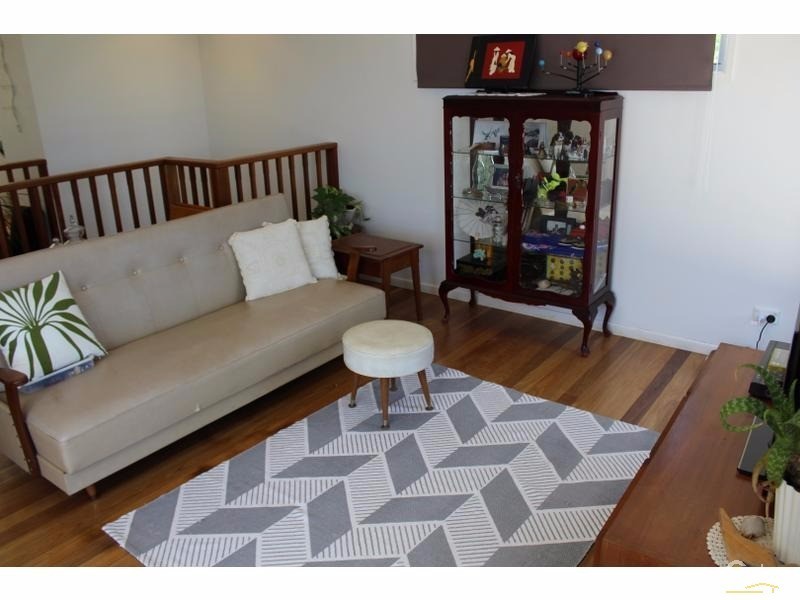 25 Victor Street, Alexandra Headland QLD 4572
