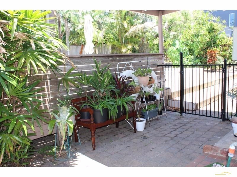 25 Victor Street, Alexandra Headland QLD 4572