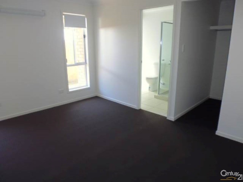 7 Waterstone Court, Little Mountain QLD 4551