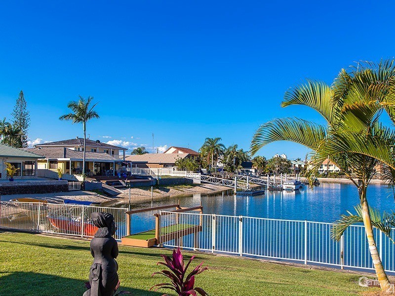 32 Amarina Avenue, Mooloolaba QLD 4557