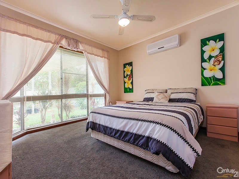 32 Amarina Avenue, Mooloolaba QLD 4557