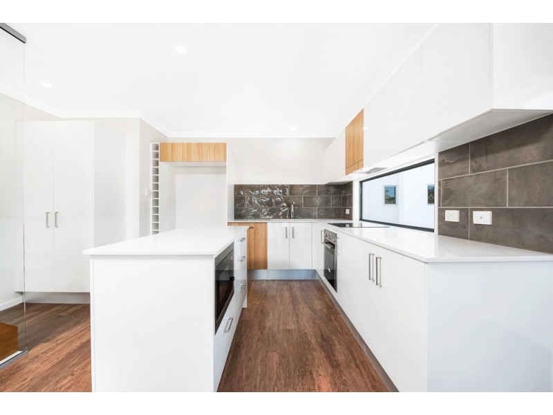 325-329 Bradman Avenue, Maroochydore QLD 4558