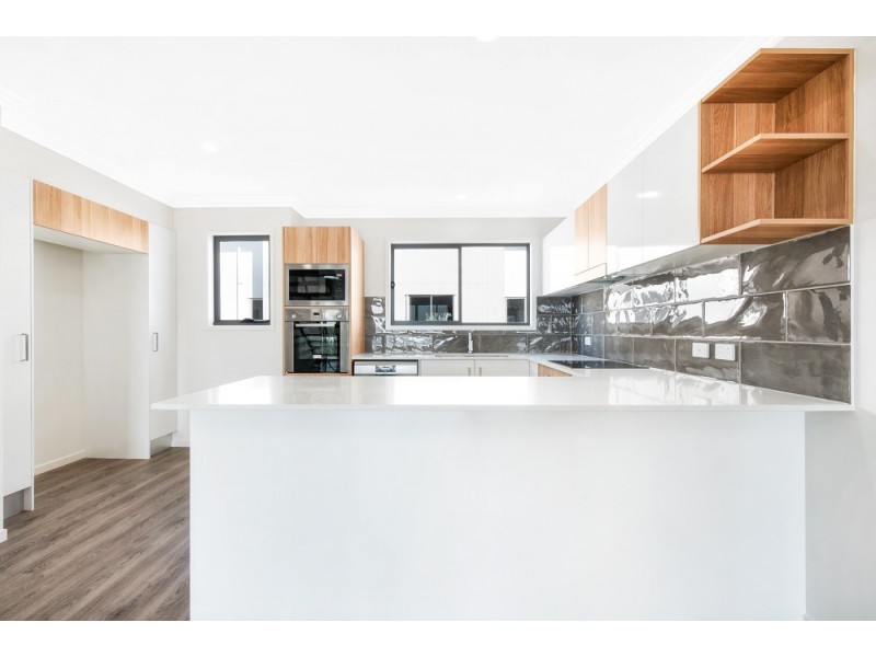 325-329 Bradman Avenue, Maroochydore QLD 4558