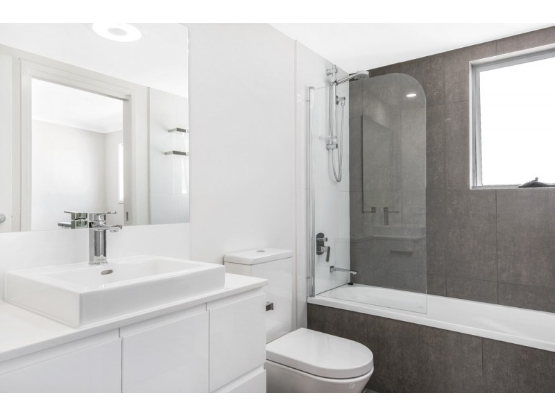 325-329 Bradman Avenue, Maroochydore QLD 4558