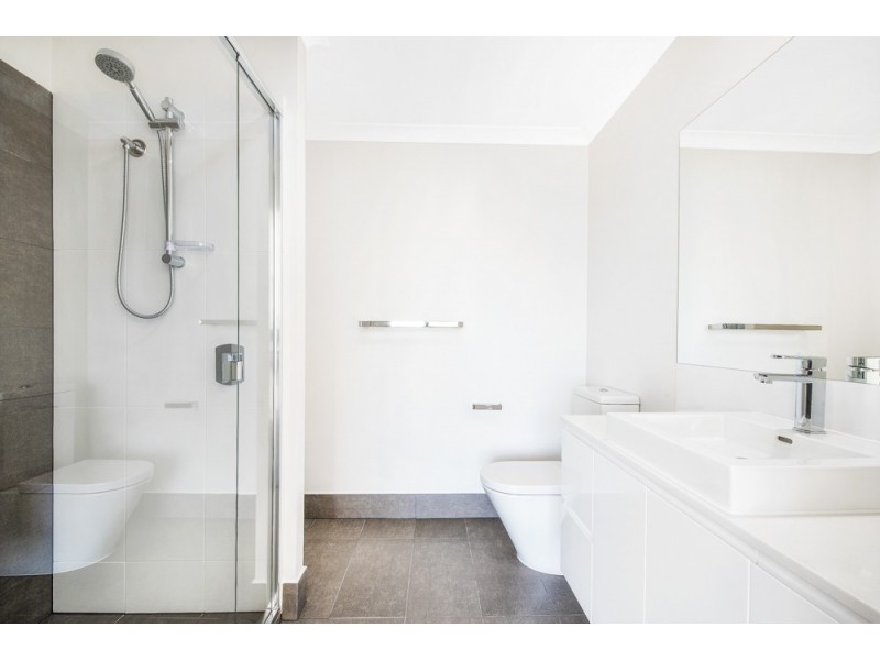 325-329 Bradman Avenue, Maroochydore QLD 4558