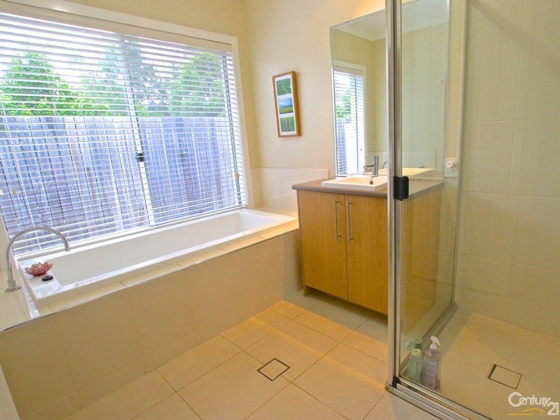 5 Glen Abby Avenue, Peregian Springs QLD 4573