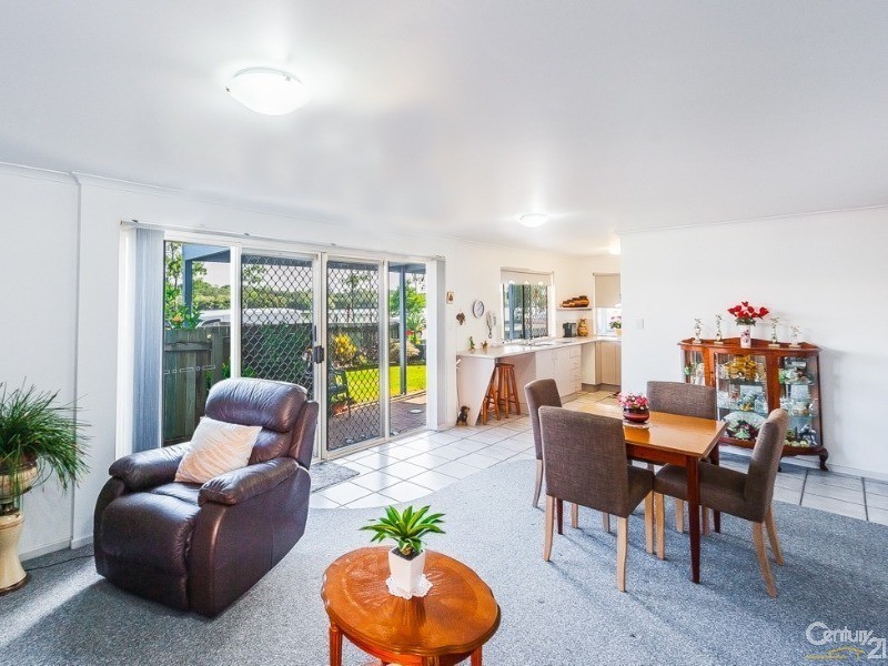 2/217 Bradman Avenue, Maroochydore QLD 4558