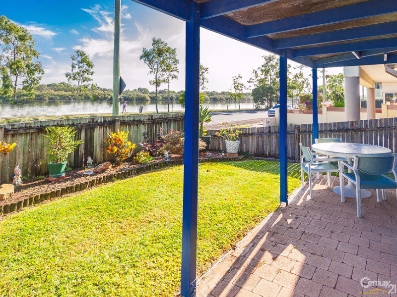 2/217 Bradman Avenue, Maroochydore QLD 4558