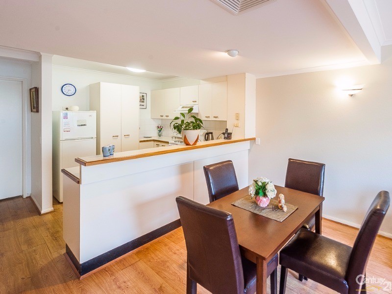 2/102-104 Broadwater Avenue, Maroochydore QLD 4558