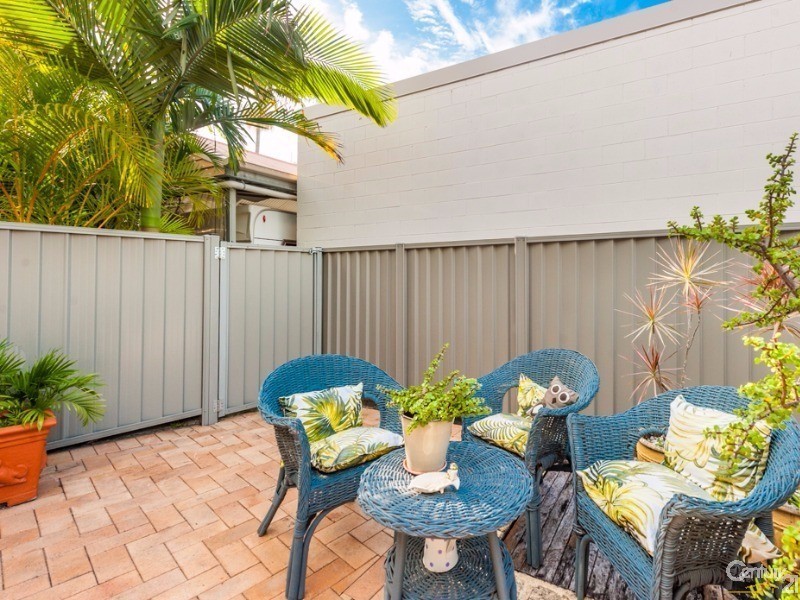 2/102-104 Broadwater Avenue, Maroochydore QLD 4558