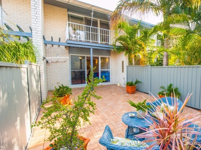 2/102-104 Broadwater Avenue, Maroochydore QLD 4558