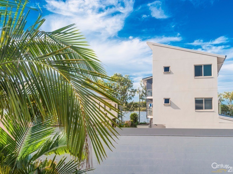2/102-104 Broadwater Avenue, Maroochydore QLD 4558