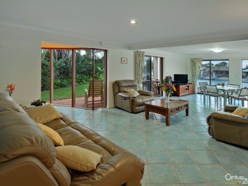 17 Coomaroo Crescent, Minyama QLD 4575