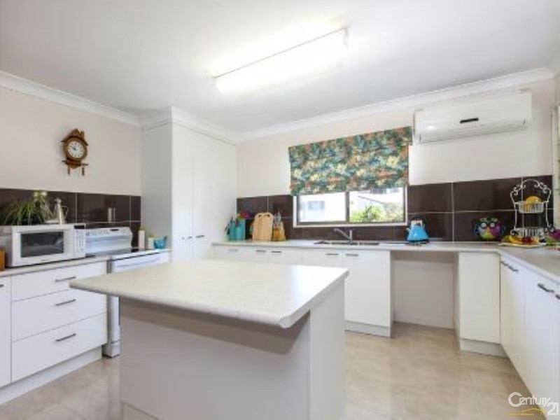 67 Duporth Avenue, Maroochydore QLD 4558