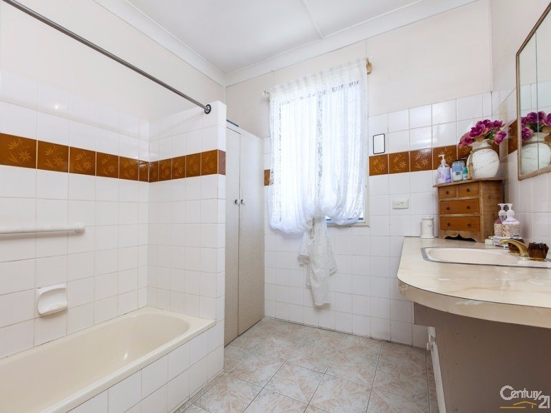 67 Duporth Avenue, Maroochydore QLD 4558