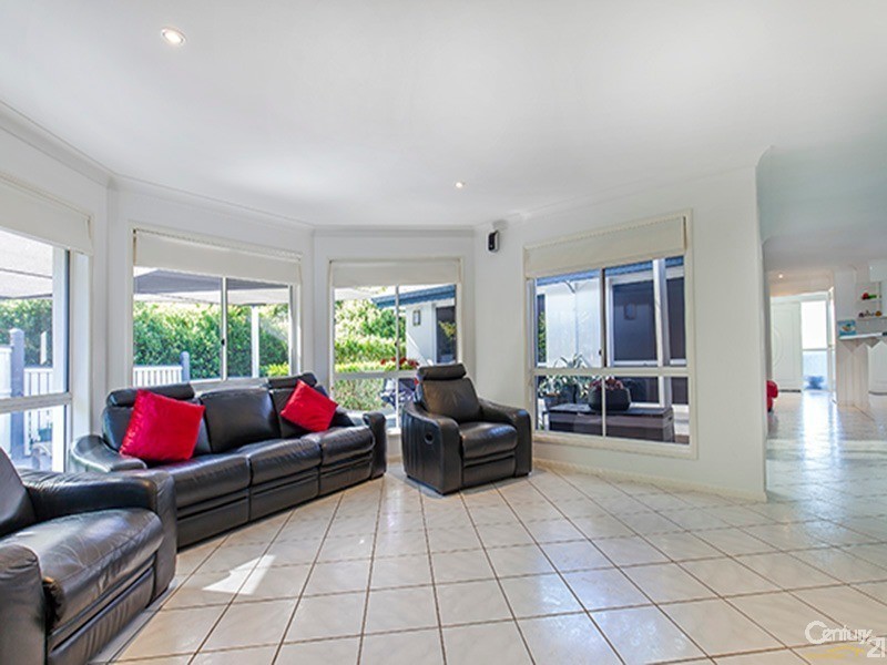 16 Mountain Ash Drive, Mountain Creek QLD 4557