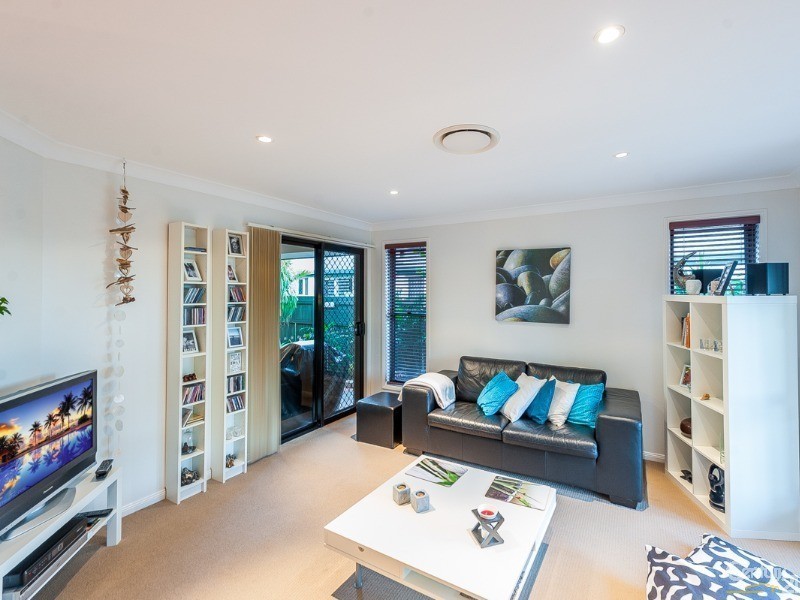 6 Quillback Court, Mountain Creek QLD 4557