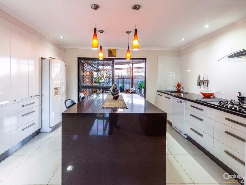 9 Kardinia Street, Minyama QLD 4575