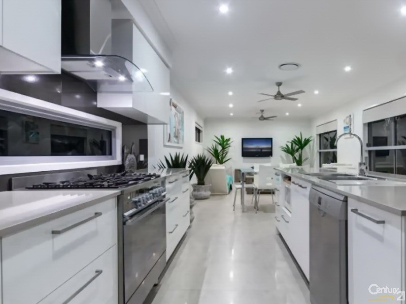 32 Maroubra Street, Maroochydore QLD 4558