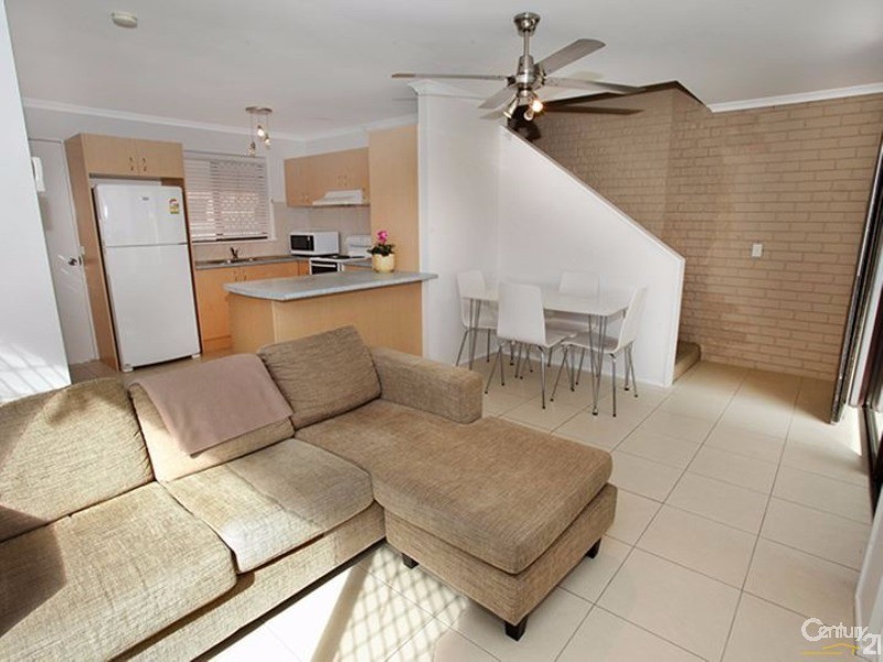 1/4 Yallanga Place, Mooloolaba QLD 4557