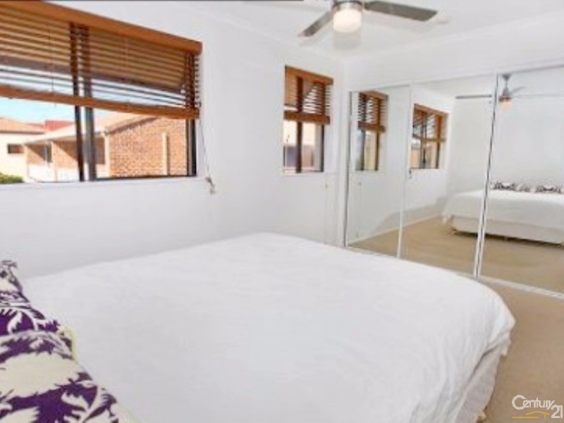 1/4 Yallanga Place, Mooloolaba QLD 4557