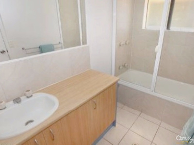 1/4 Yallanga Place, Mooloolaba QLD 4557