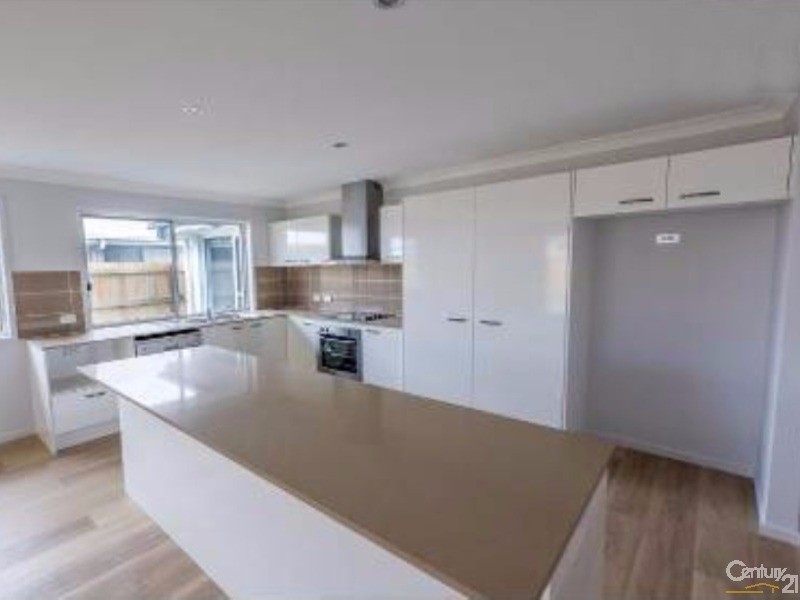 11 Curtis Street, Mountain Creek QLD 4557