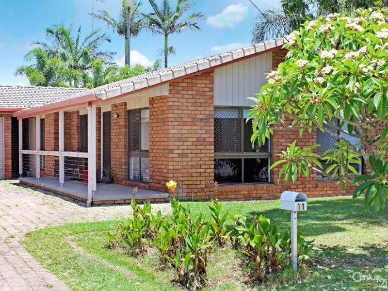 11 Surf Road, Alexandra Headland QLD 4572