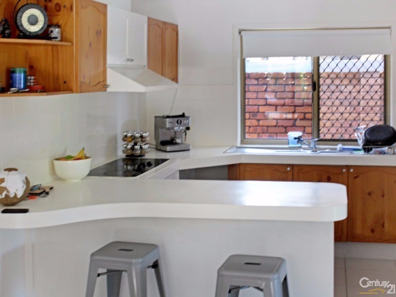 11 Surf Road, Alexandra Headland QLD 4572