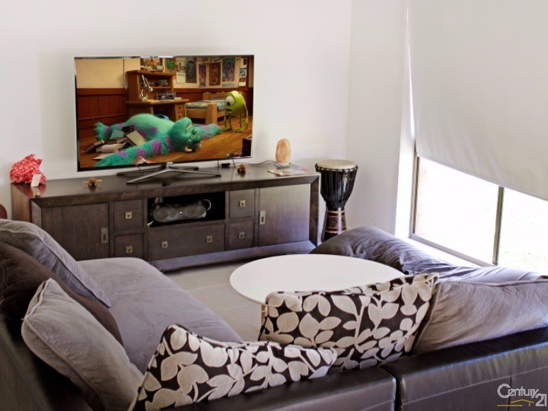 11 Surf Road, Alexandra Headland QLD 4572