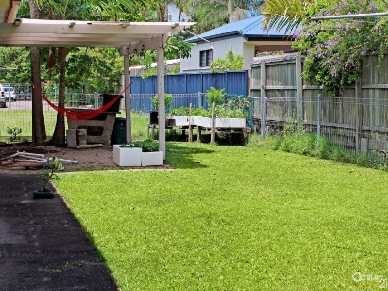 11 Surf Road, Alexandra Headland QLD 4572