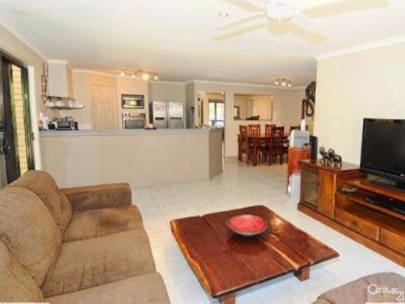 8 Ironwood Court, Mountain Creek QLD 4557