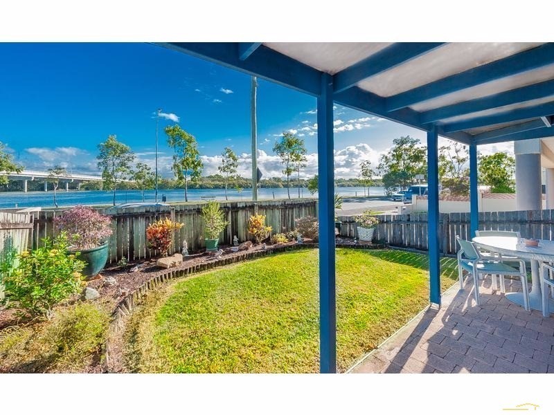 2/217 Bradman Avenue, Maroochydore QLD 4558