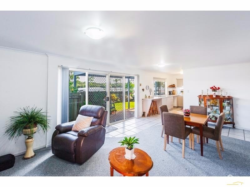 2/217 Bradman Avenue, Maroochydore QLD 4558
