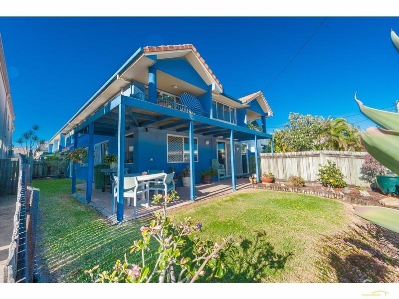 2/217 Bradman Avenue, Maroochydore QLD 4558