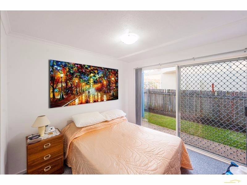 2/217 Bradman Avenue, Maroochydore QLD 4558