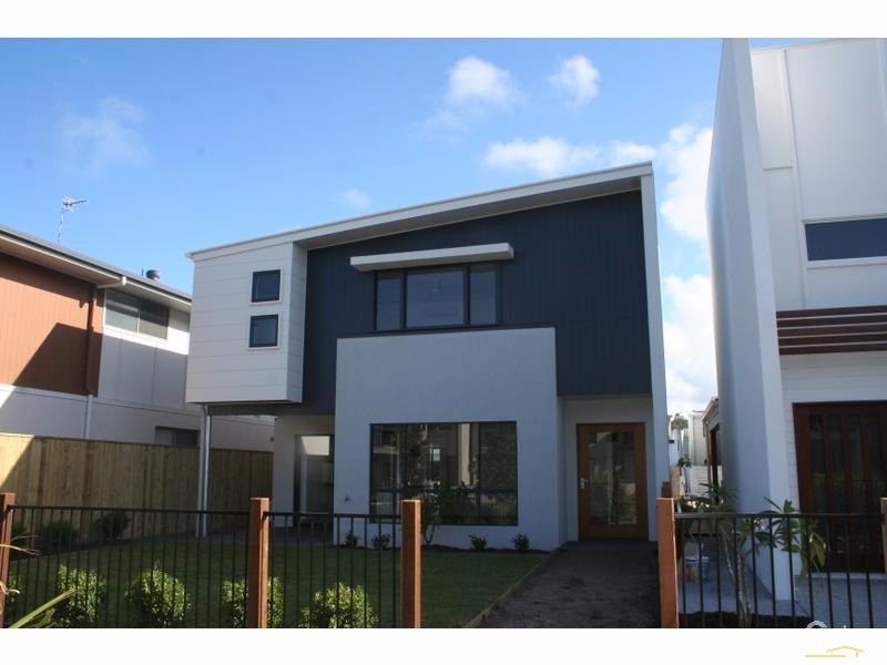 18 Almaden Lane, Maroochydore QLD 4558