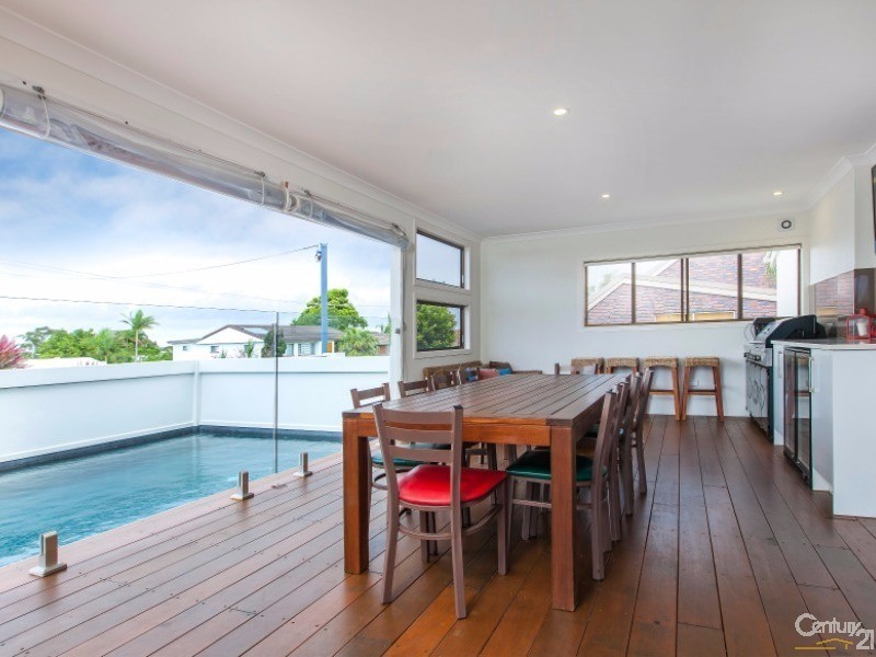 1 Warrina Court, Mooloolaba QLD 4557