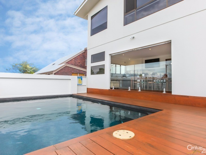 1 Warrina Court, Mooloolaba QLD 4557